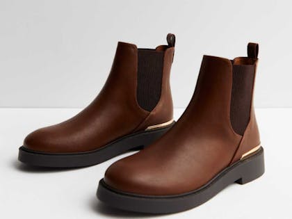 Chelsea boots 2025 with metal trim